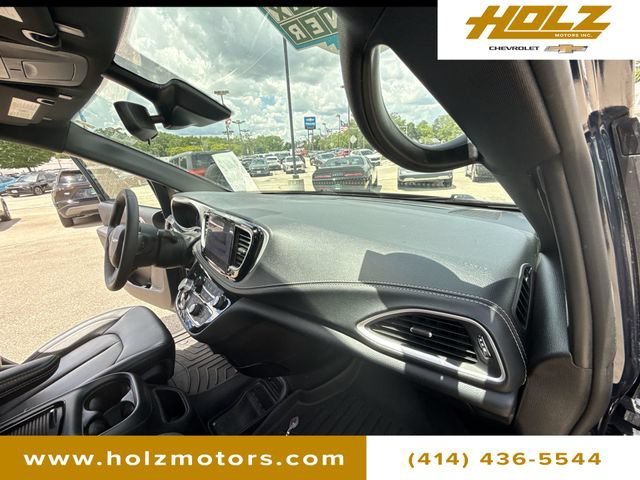 Used 2024 Blue Chrysler Touring L image 28