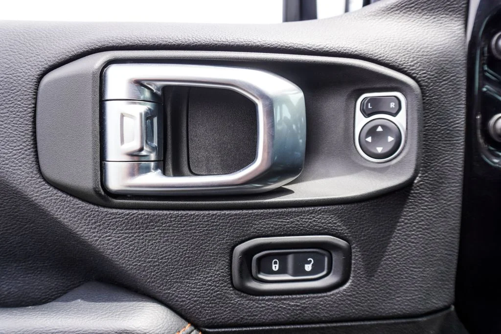 Used 2022 Black Jeep Mojave image 18