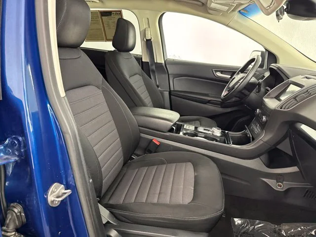 Used 2020 Blue Ford SE image 26