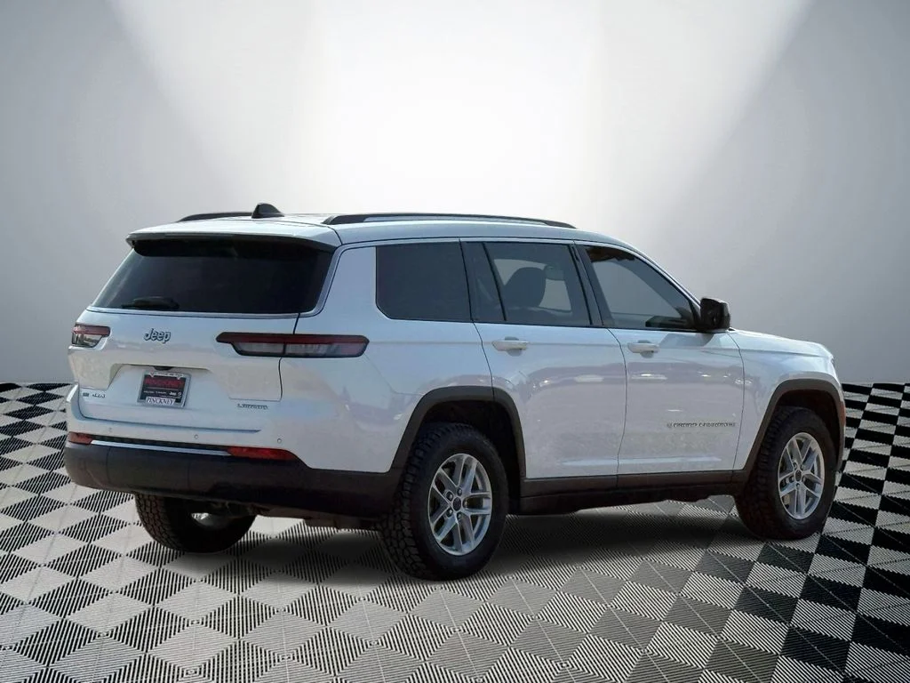 Used 2023 White Jeep Laredo image 6