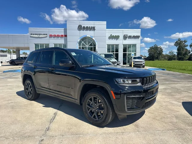 2027 Jeep Grand Cherokee Laredo Altitude