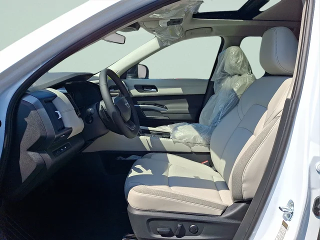 New 2026 Everest White Pearl TriCoat Nissan SL image 8