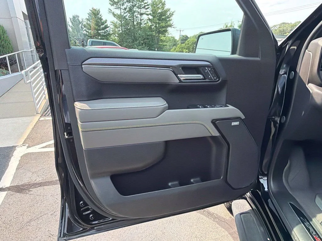 Used 2025 Black Chevrolet ZR2 image 21
