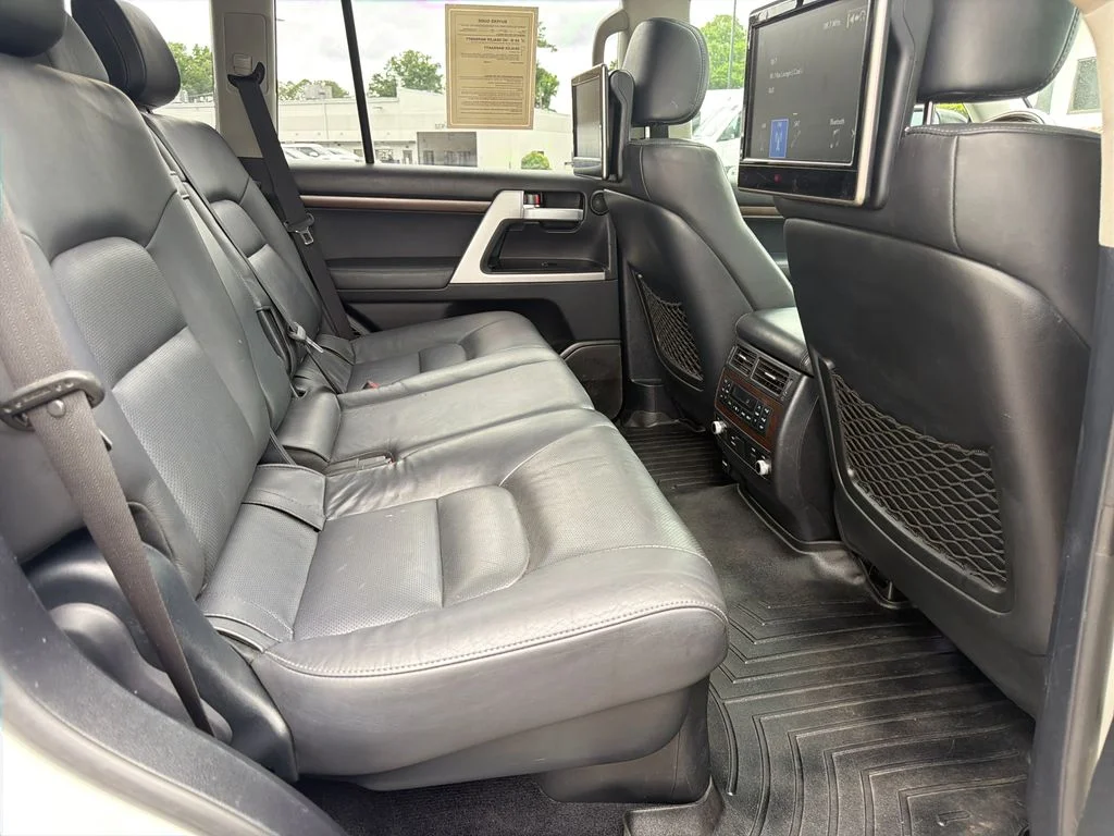 Used 2018 Blizzard Pearl Toyota  image 38