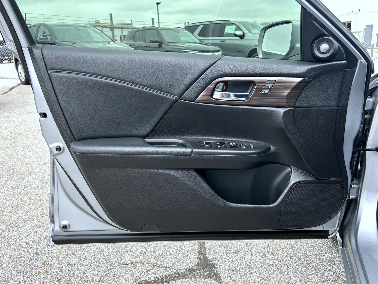 Used 2016 Silver Honda EX-L image 9
