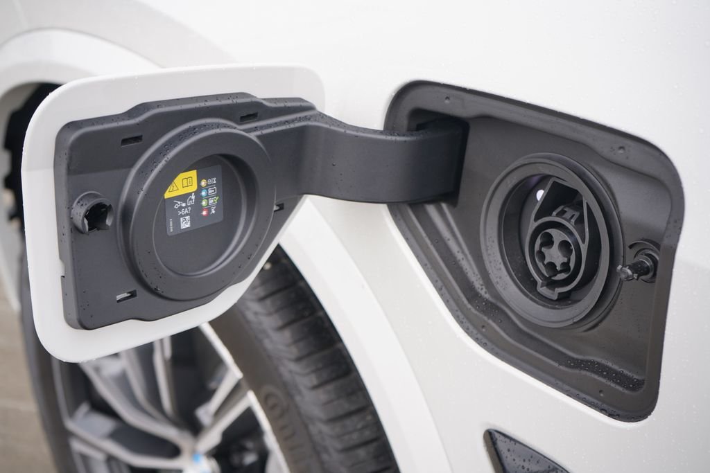New 2026 Alpine White BMW xDrive50e image 6