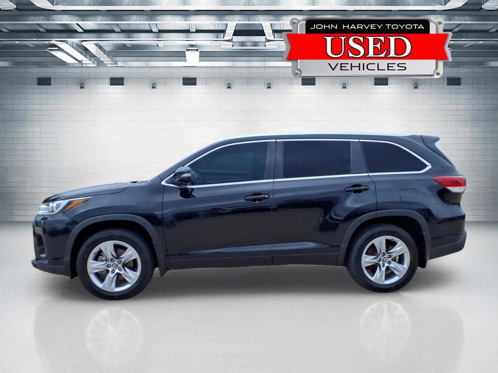 Used 2018 Midnight Black Metallic Toyota Limited 4dr SUV image 2
