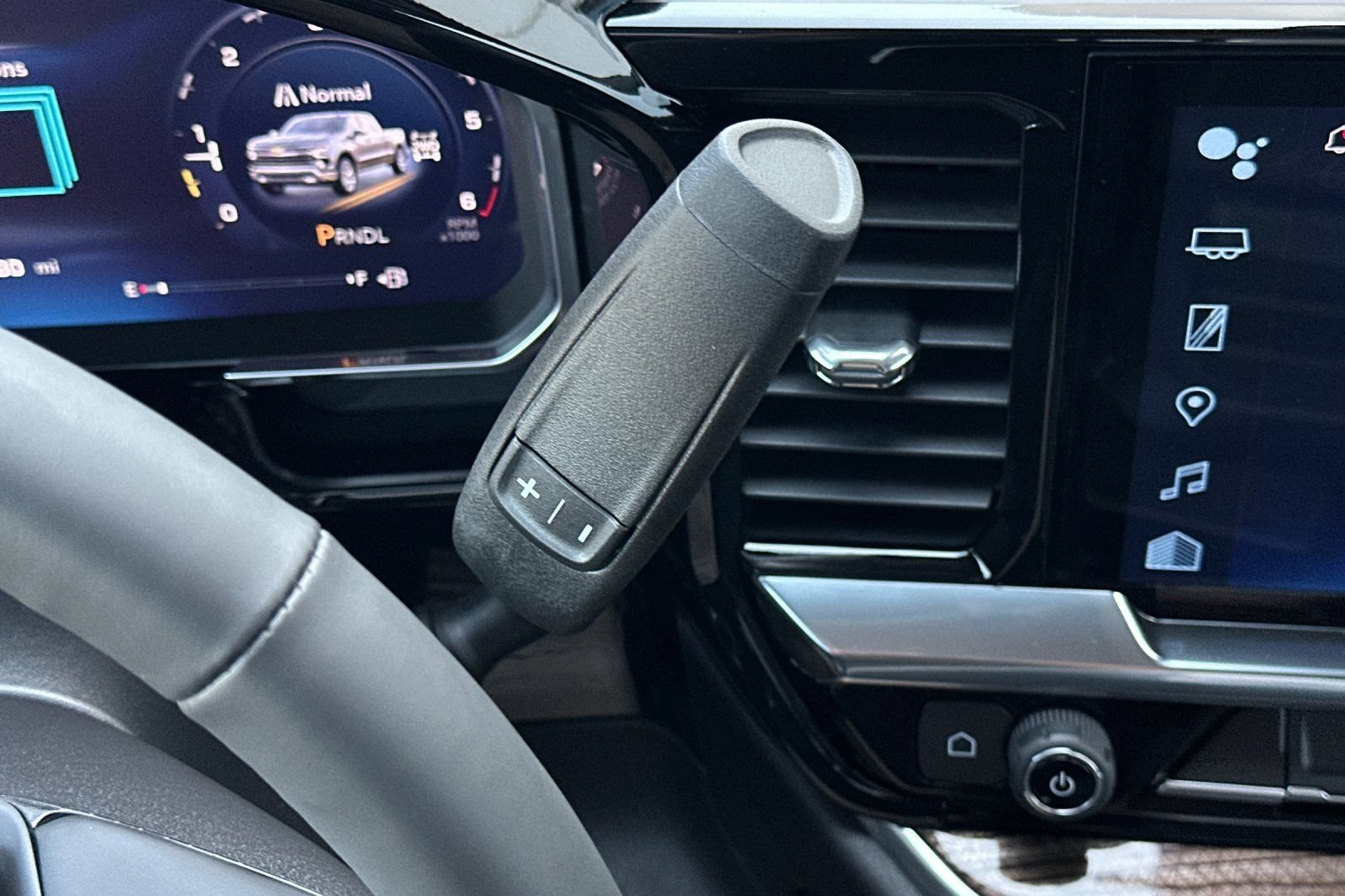 New 2026 Summit White Chevrolet LT image 21