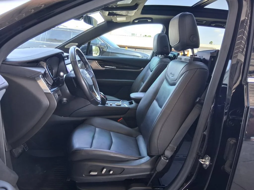 Used 2022 STELLAR BLACK METALLIC Cadillac Premium Luxury image 20