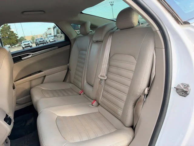 Used 2019 Oxford White Ford SE image 21