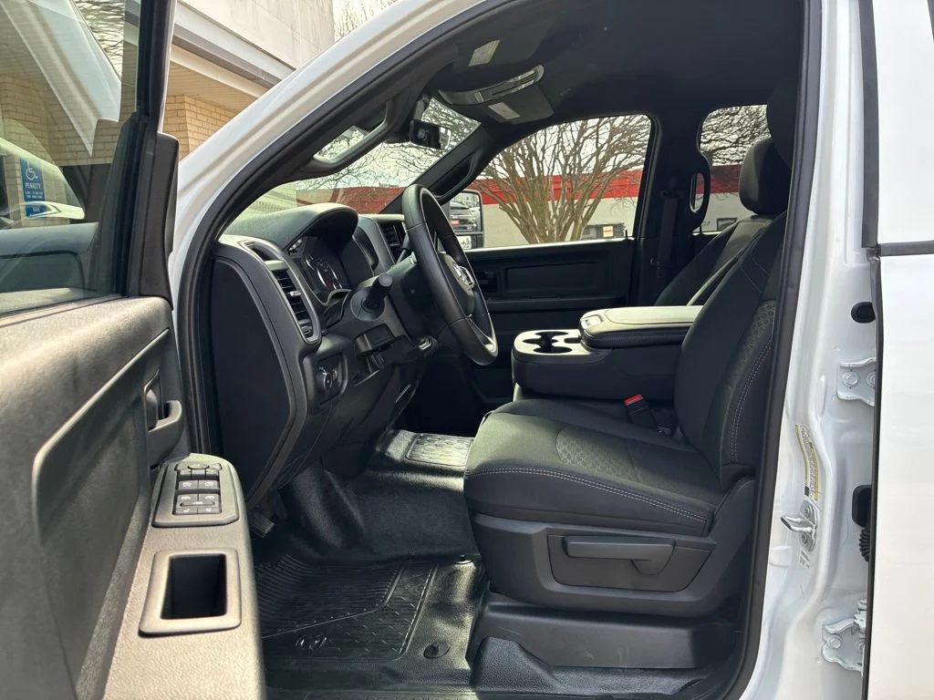 New 2026 Bright White Clear-Coat Exterior Paint RAM Tradesman image 10