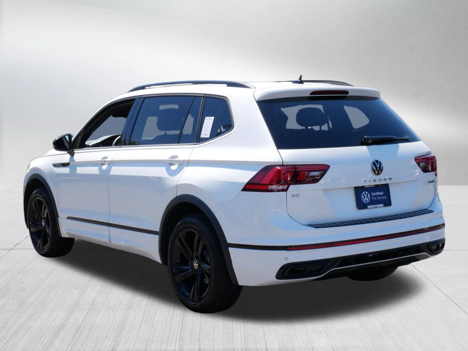 Certified Used 2024 OPAL WHITE PEARL EFFECT Volkswagen SE R-Line Black image 5