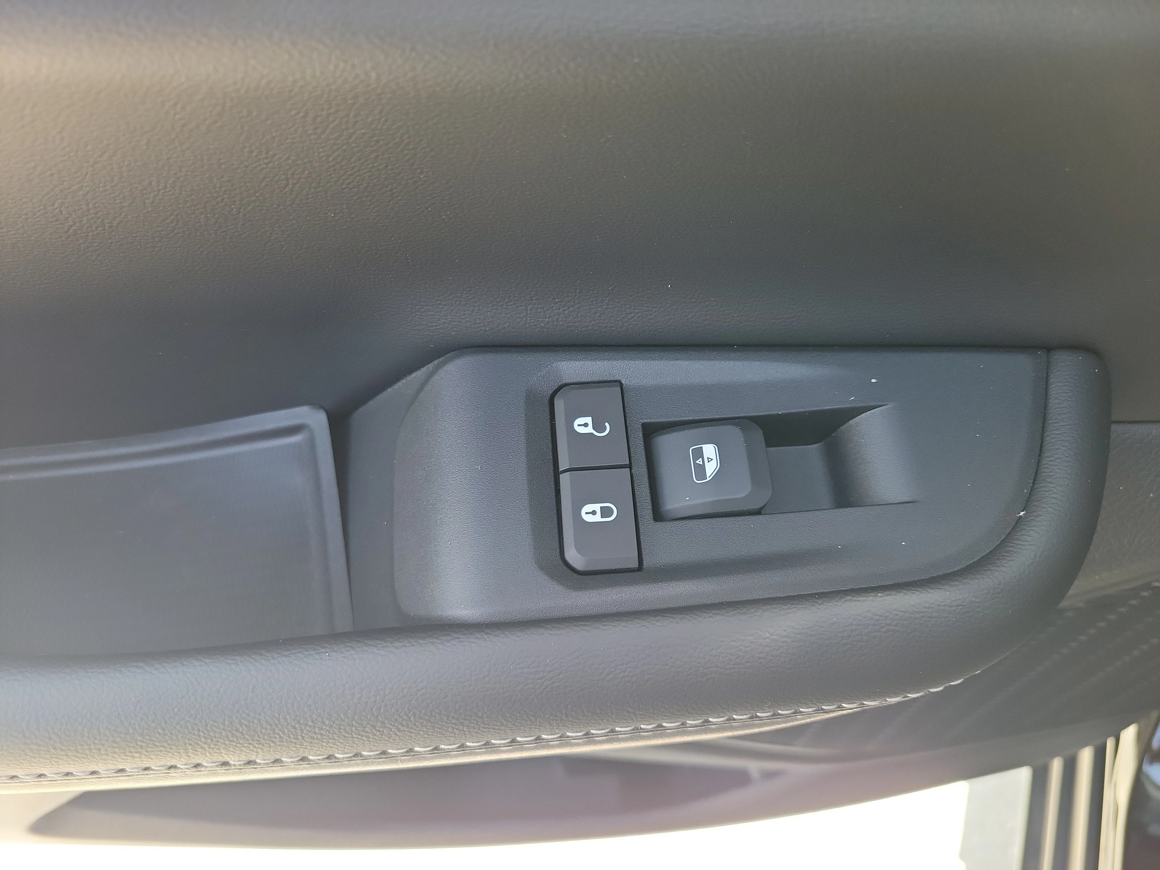 New 2026 Diamond Black Crystal Pearlcoat Jeep Laredo X image 12