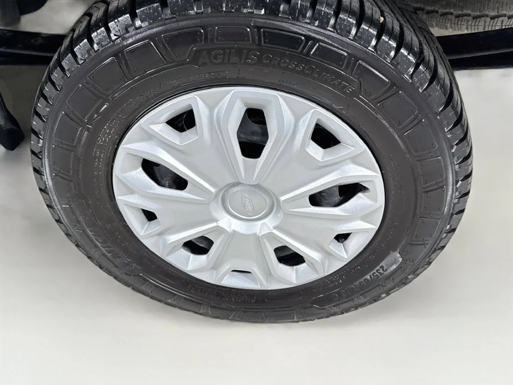 Used 2023 Black Metallic Ford Base image 34