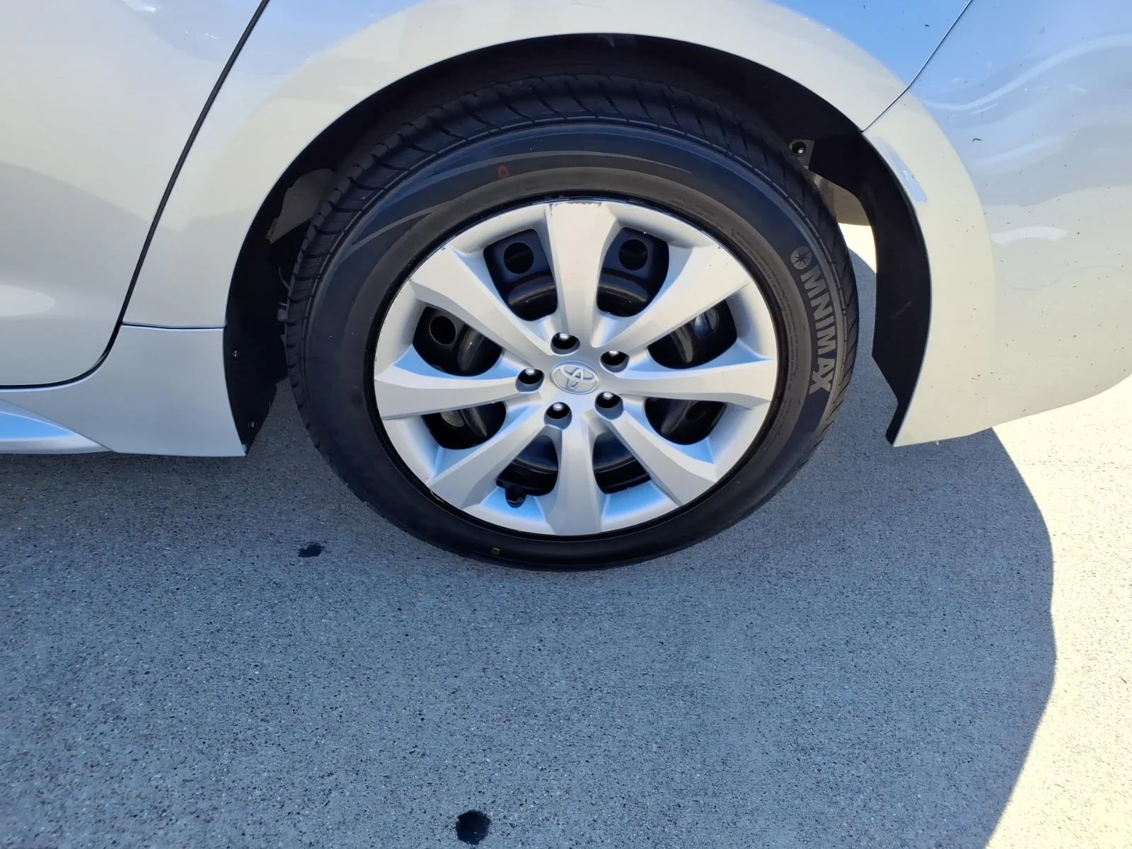 Used 2025 Wind Chill Pearl Toyota LE image 16