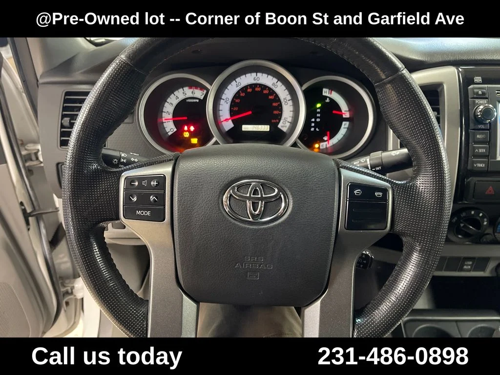 Used 2013 White Toyota Base image 20