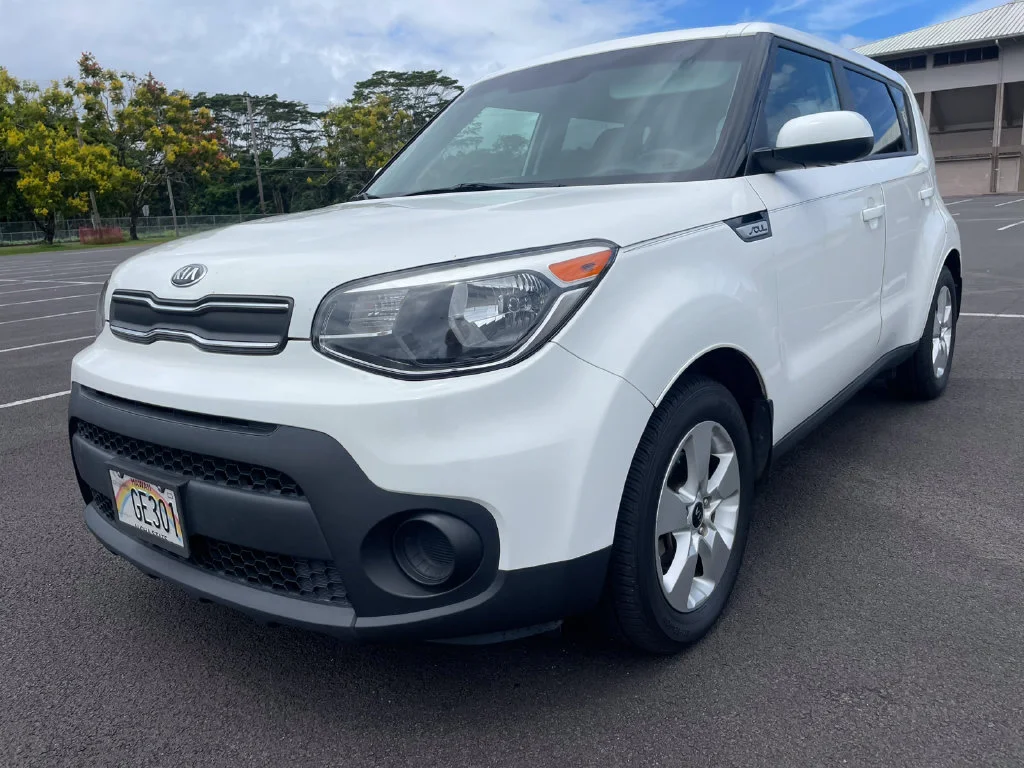Used 2018 White Kia Base image 2