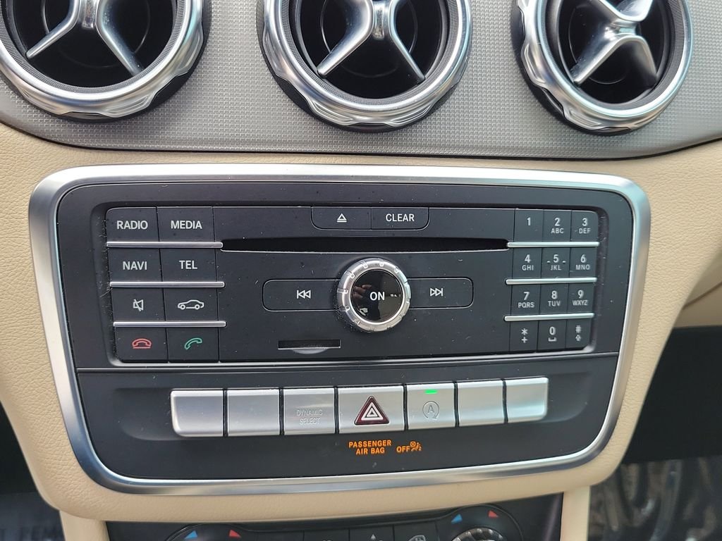 Used 2020 White Mercedes-Benz GLA 250 image 26