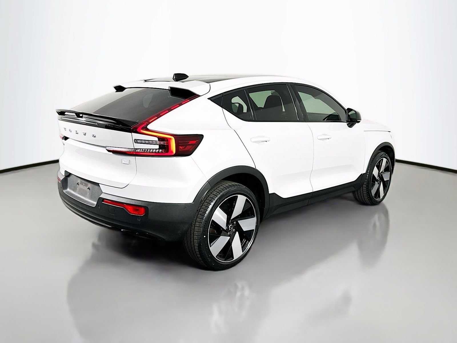 Used 2023 Crystal White Volvo Ultimate image 7