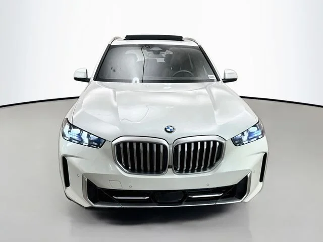 Used 2024 White BMW xDrive40i image 2