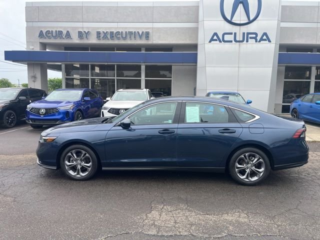 Used 2024 Canyon River Blue Metallic Honda EX image 4