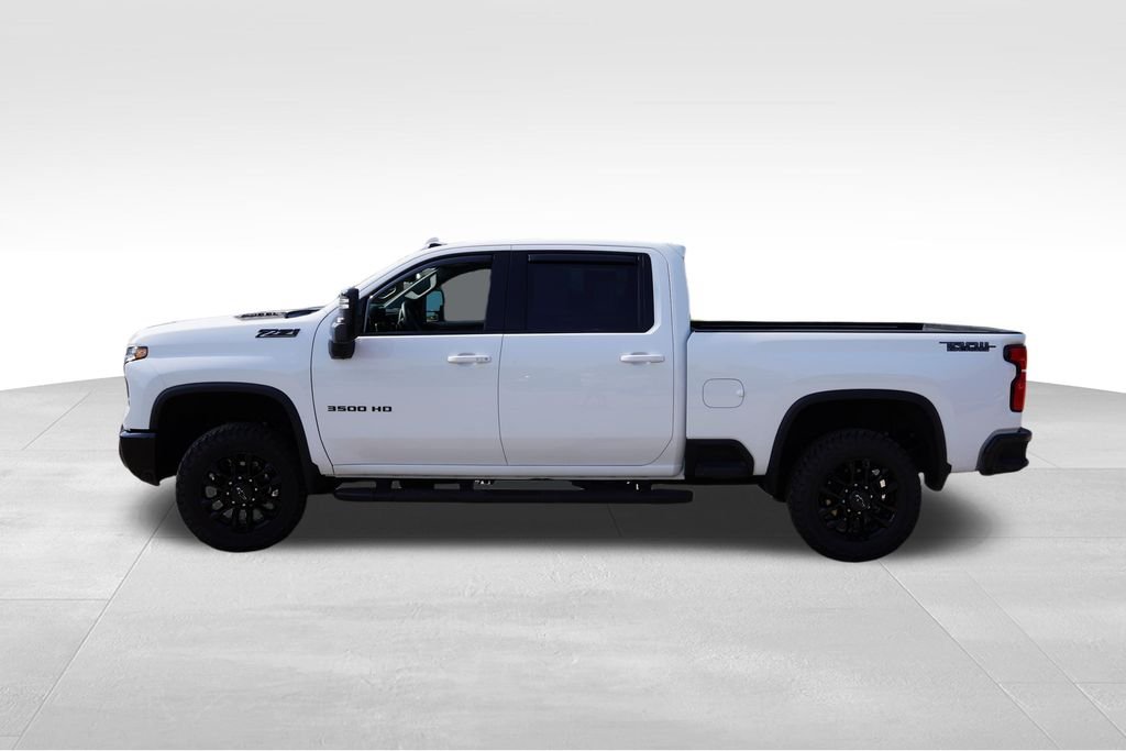 Used 2025 White Chevrolet LTZ image 9