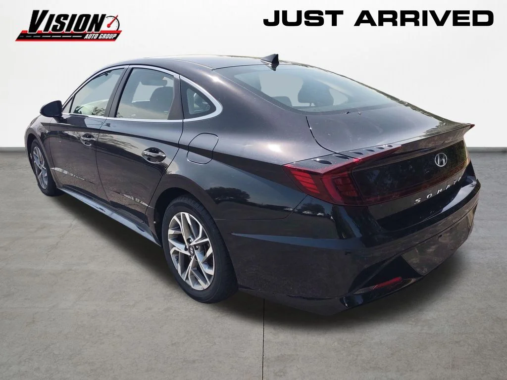 Certified Used 2023 Blue Hyundai SEL image 3