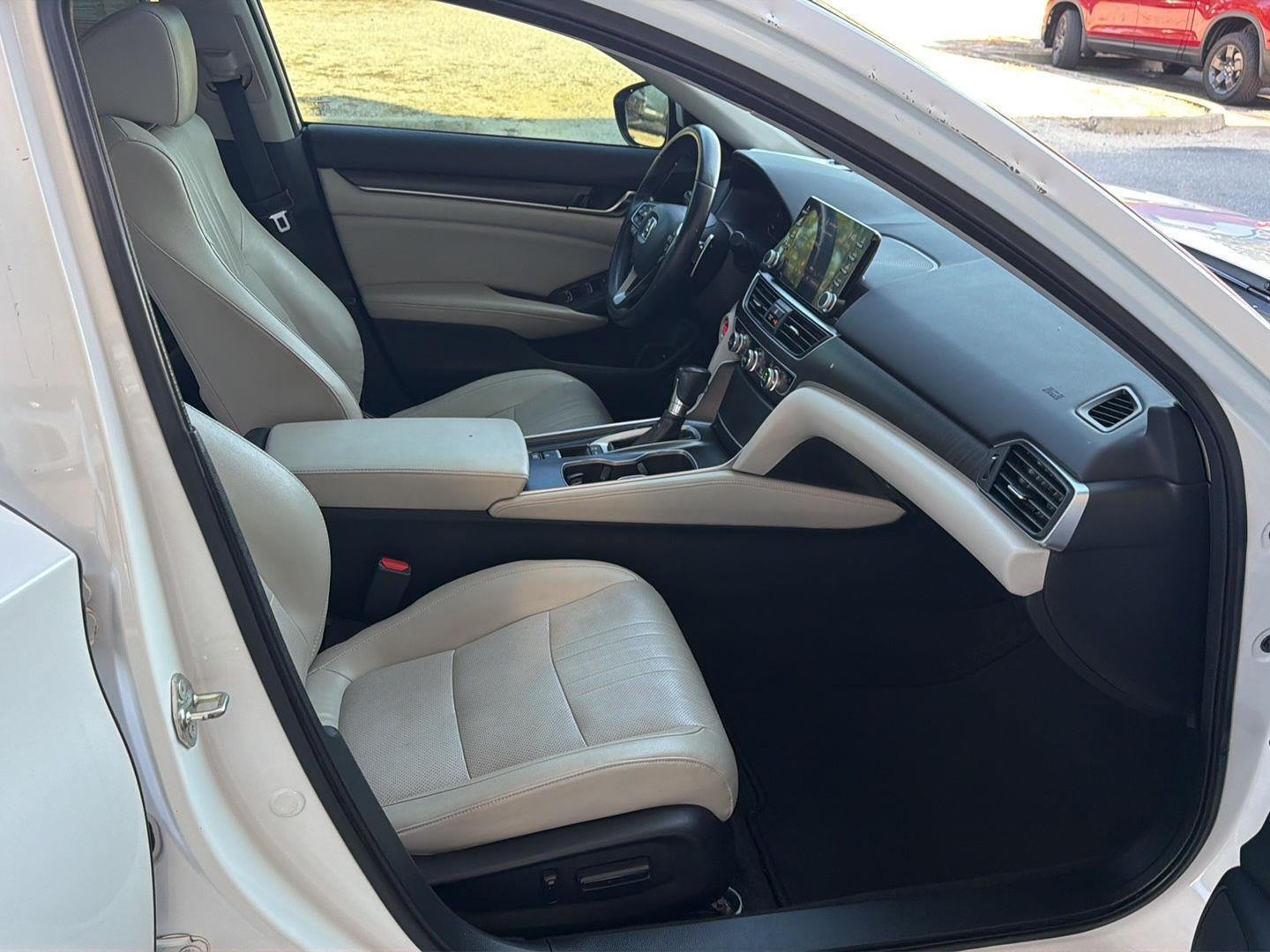 Used 2018 Platinum White Pearl Honda Touring image 13