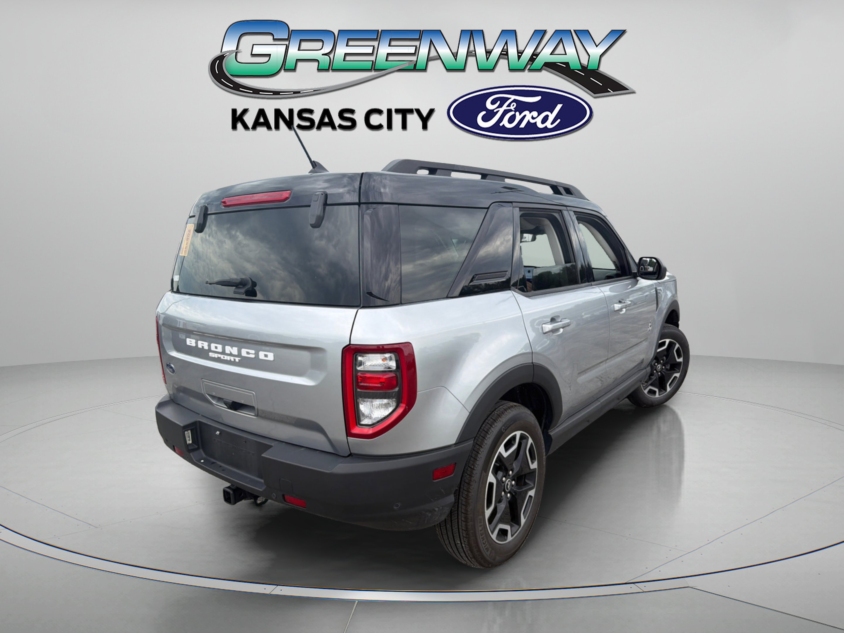 Used 2023 Silver Metallic Ford Outer Banks image 8