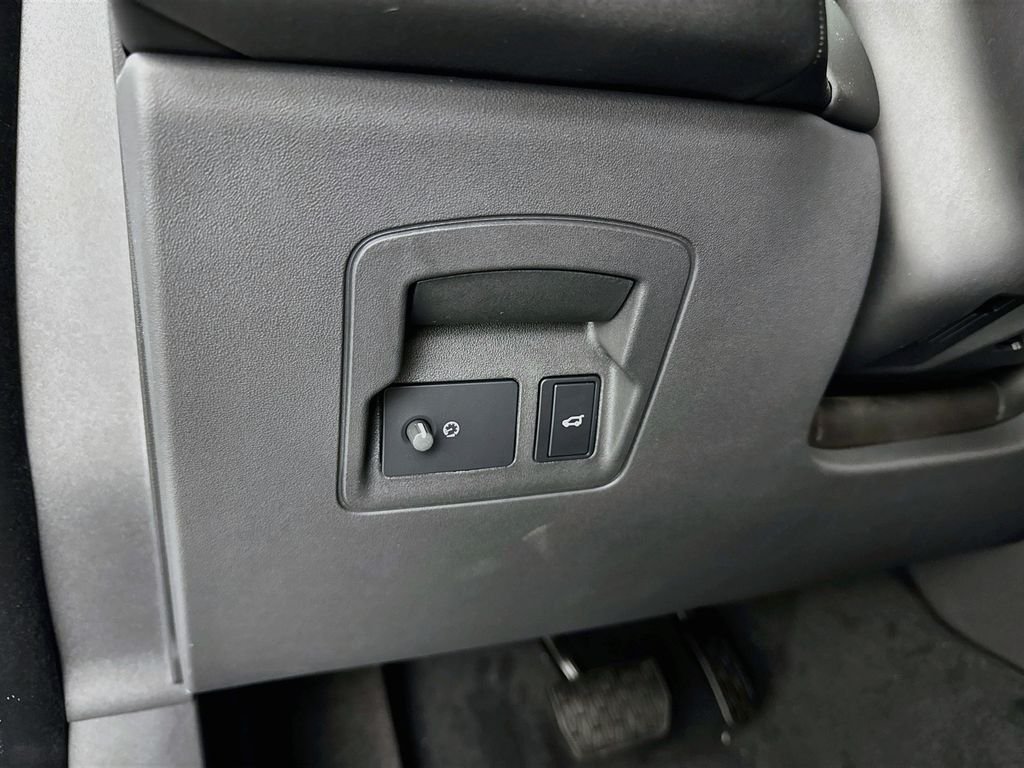 New 2026 Fuji White Land Rover S image 10