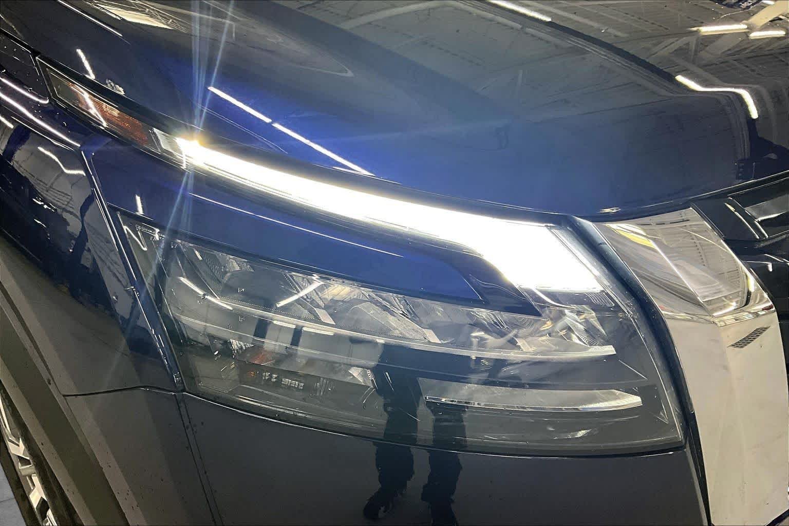 Used 2025 Deep Ocean Blue Pearl Nissan SL image 27