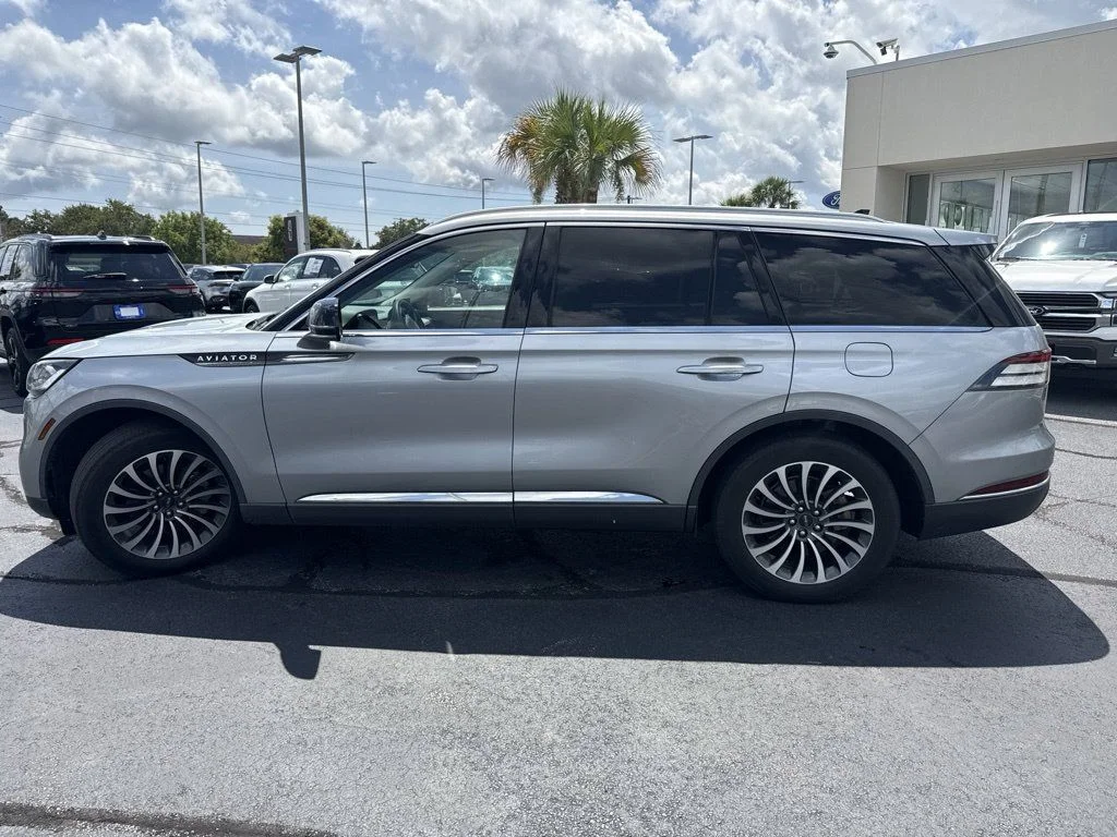 Used 2023 Radiance Metallic Lincoln Standard image 4