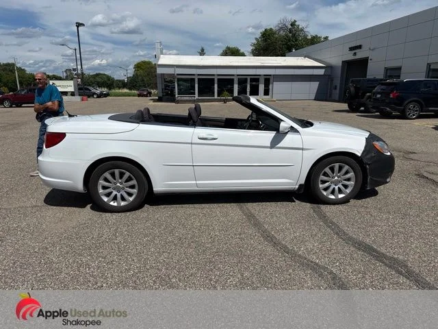 Used 2012 White Chrysler Touring image 6