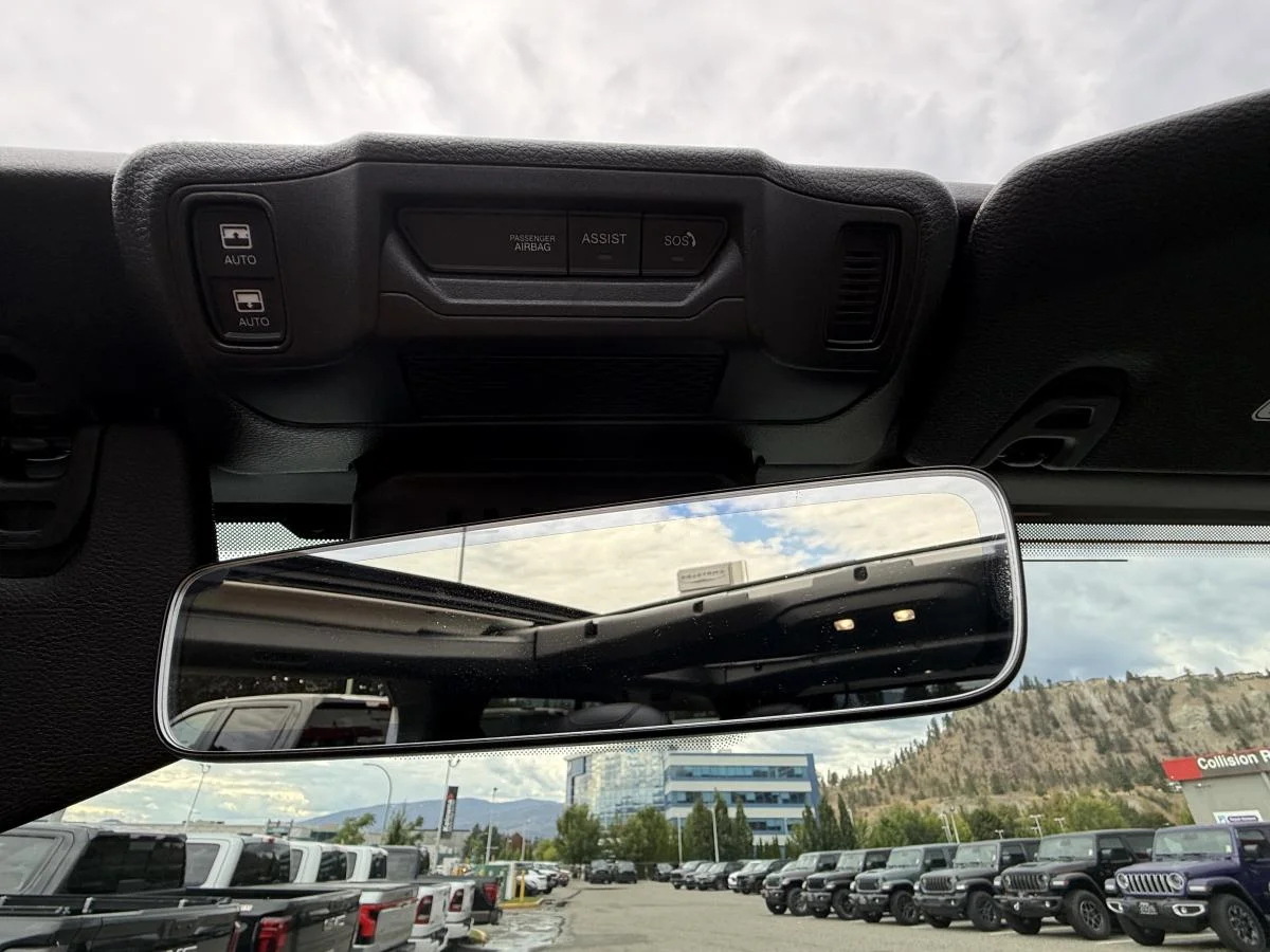 Used 2024 Silver Jeep High Altitude image 31