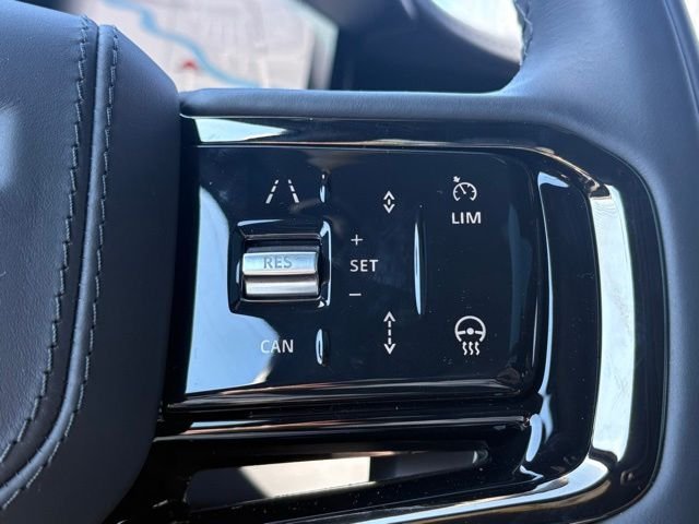 New 2026 Ostuni Pearl White Land Rover Dynamic SE image 19