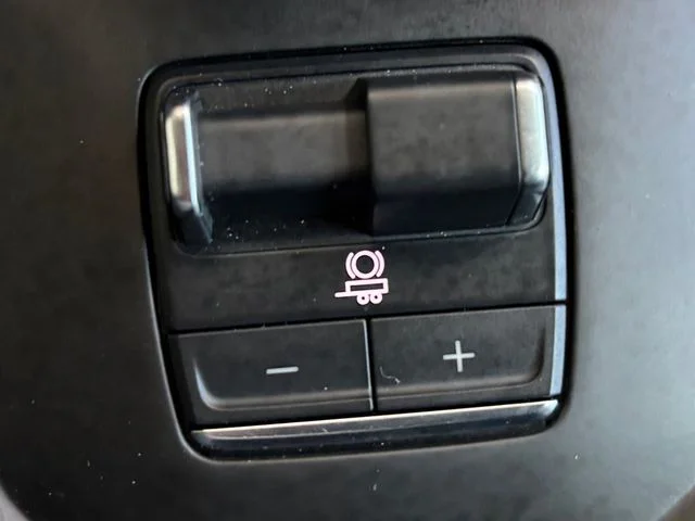 Used 2025 White GMC AT4 image 31