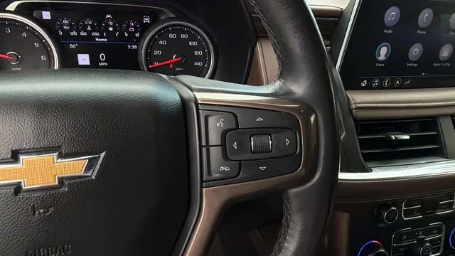 Used 2021 IRIDESCENT PEARL TRICOAT Chevrolet High Country image 22