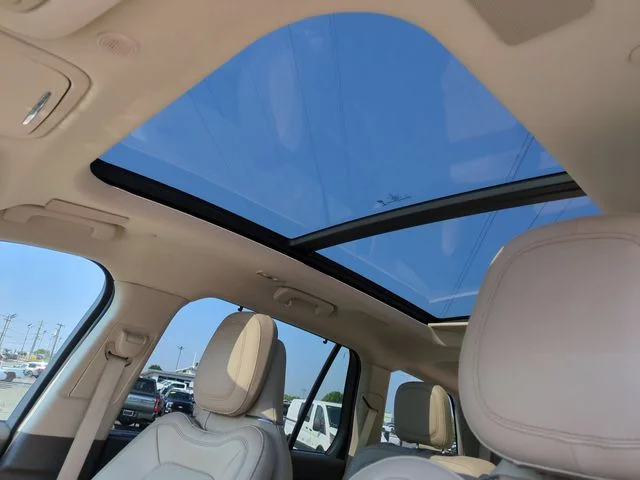 Used 2020 White Lincoln Reserve image 28