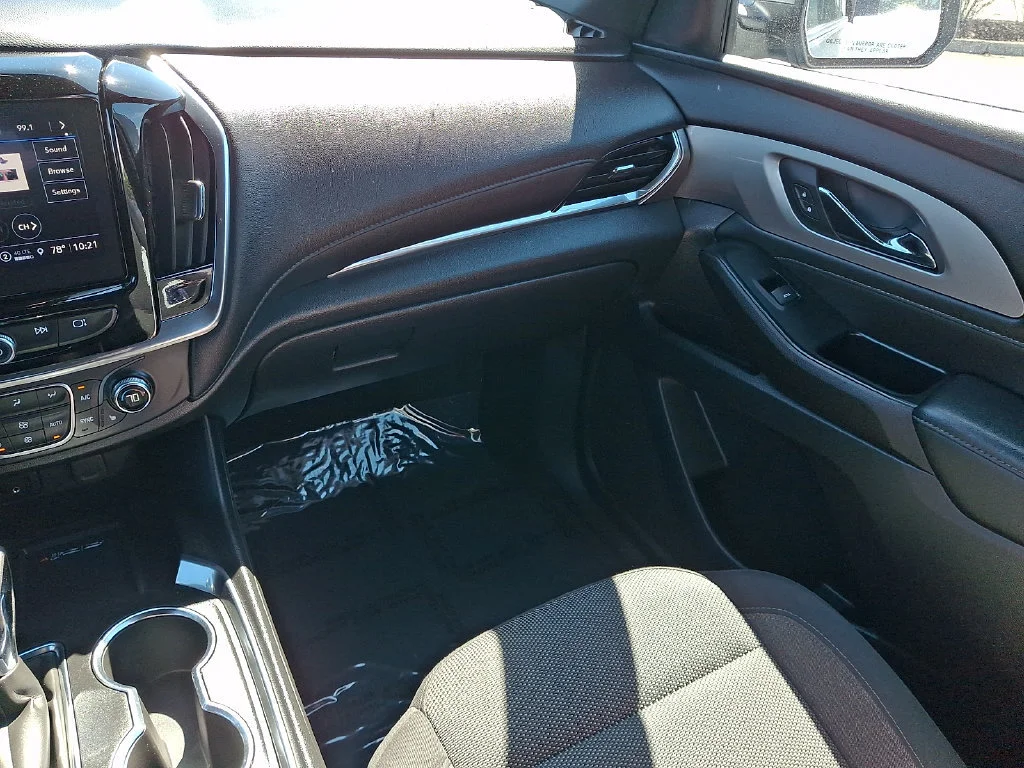 Used 2023 Sterling Gray Metallic Chevrolet LT Cloth image 17