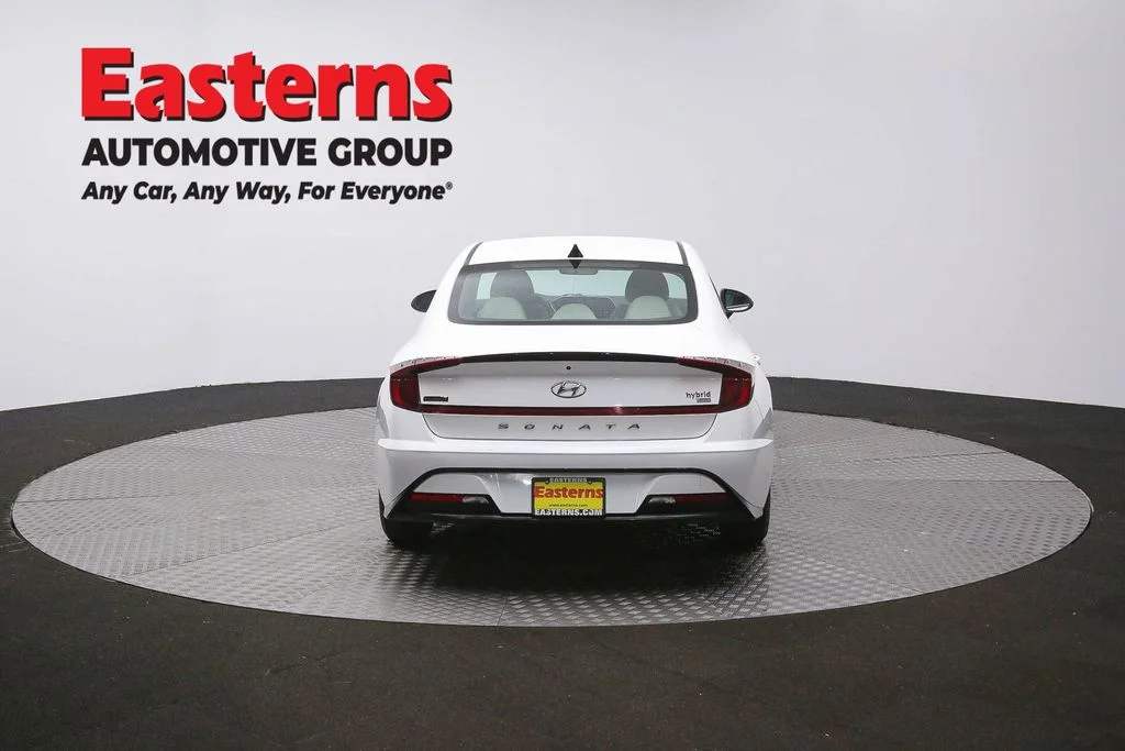 Used 2021 White Hyundai Blue image 33