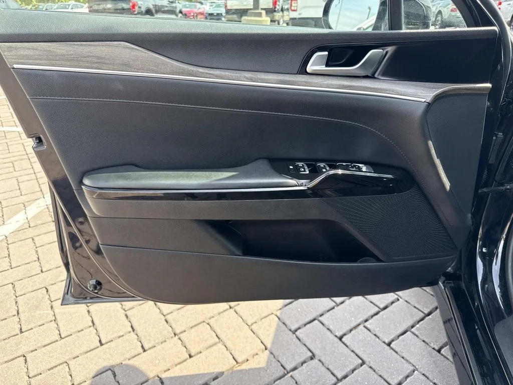 Used 2023 Black Kia EX image 15