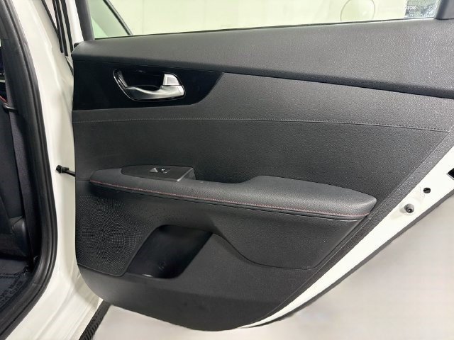 Used 2022 Snow White Pearl Kia GT image 24