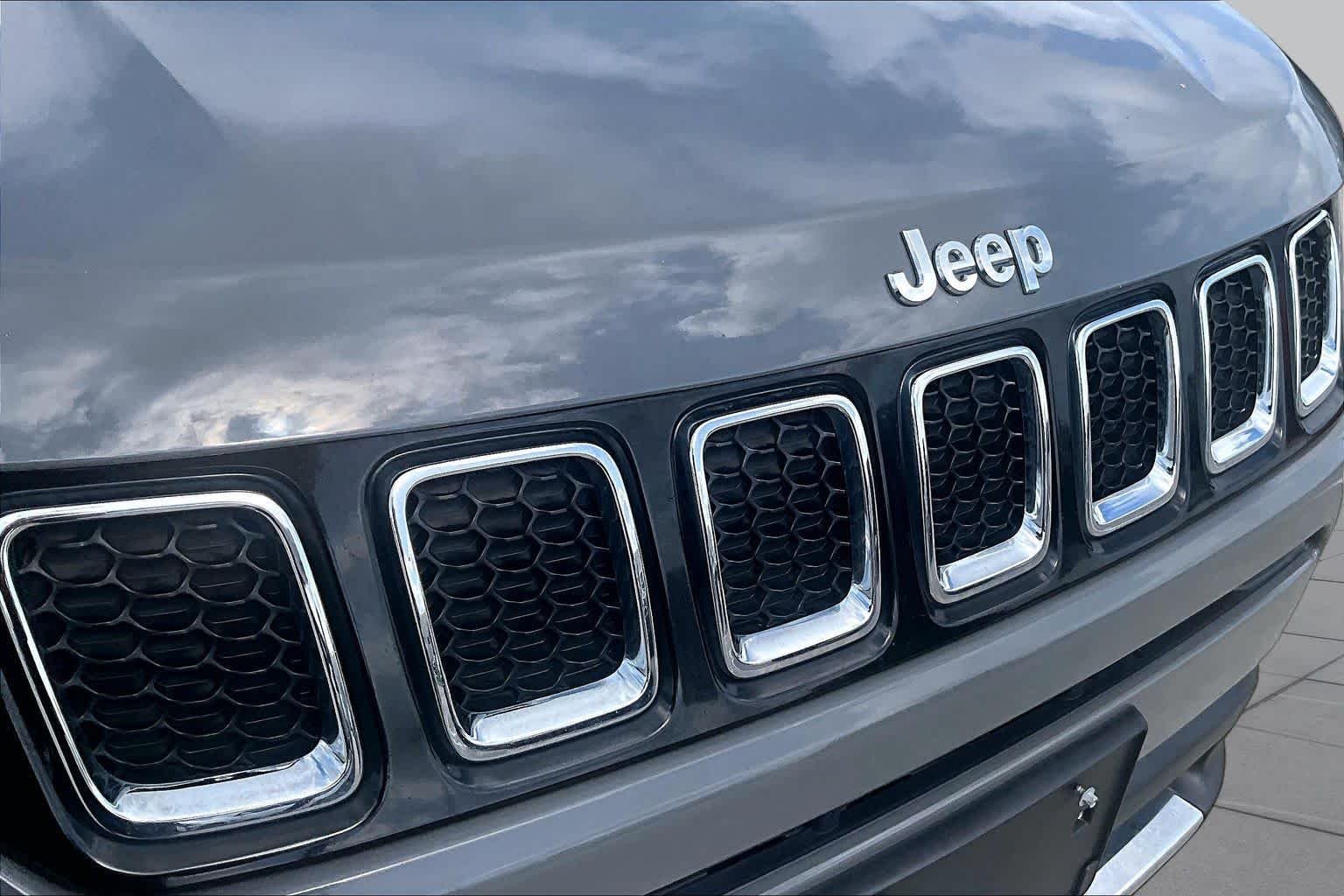 Used 2020 Sting-Gray Clearcoat Jeep Limited image 29