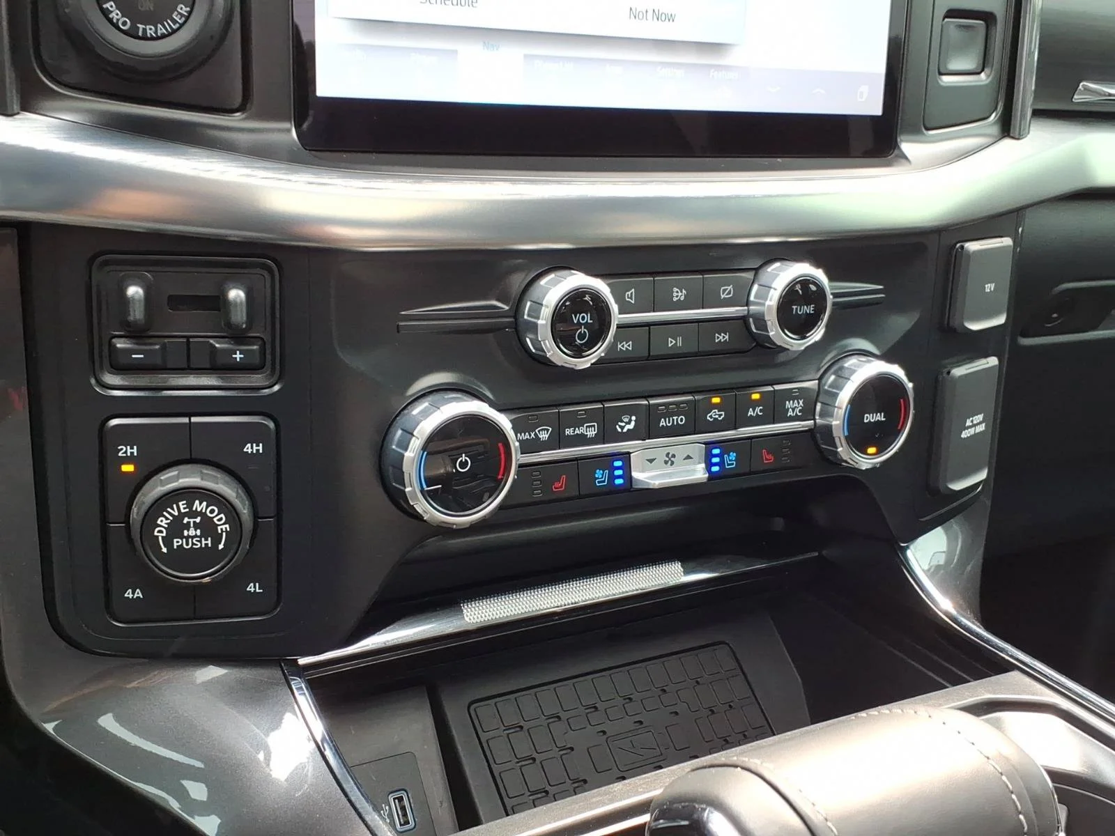 Used 2023 White Metallic Ford LARIAT image 20