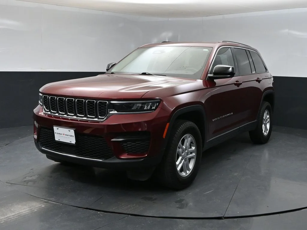 Used 2024 Red Jeep Laredo image 6