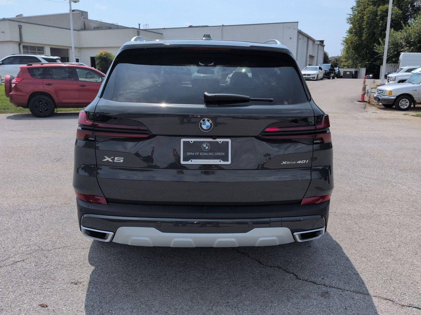 New 2026 Dravit Grey Metallic BMW xDrive40i image 4