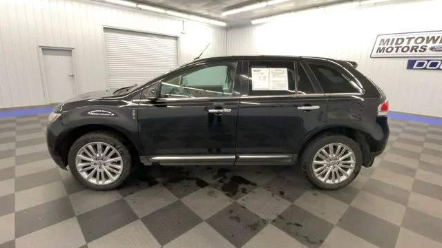 Used 2015 Tuxedo Black Metallic Lincoln Base image 5