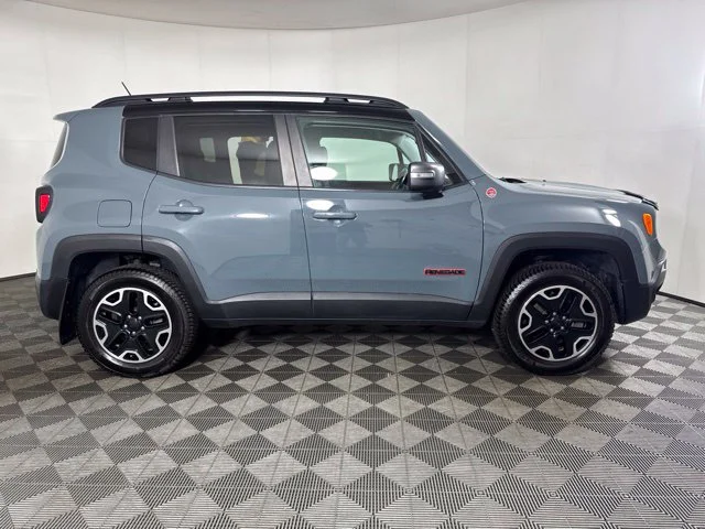 Used 2016 Gray Jeep Trailhawk image 2
