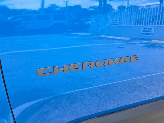 New 2026 Hydro Blue Pearl-Coat Exterior Paint Jeep Laredo image 9