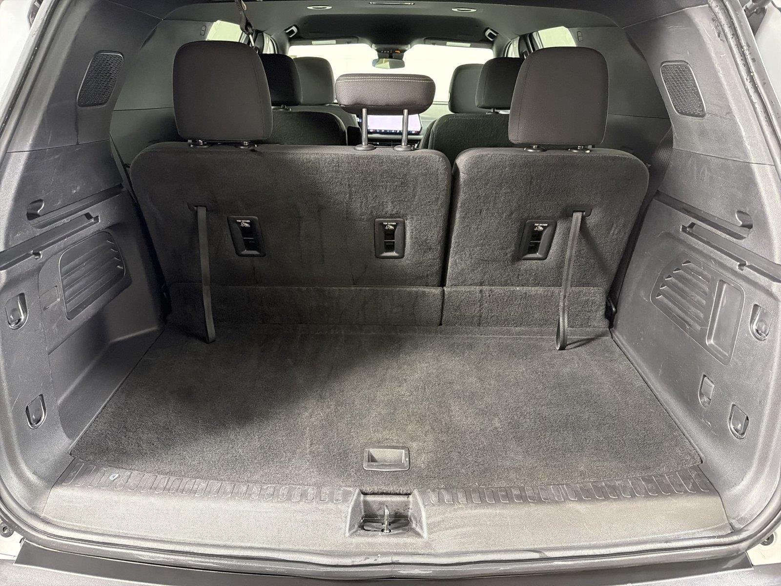 Used 2024 Summit White Chevrolet LT image 17
